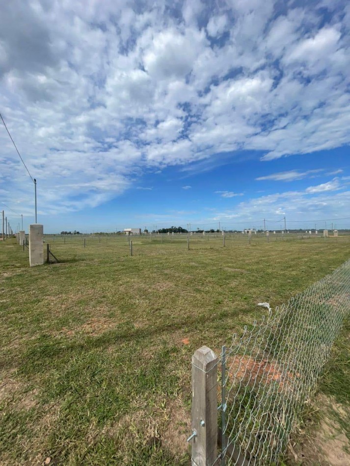LOTE EN ESQUINA EN LA RESERVA DEL OESTE. 