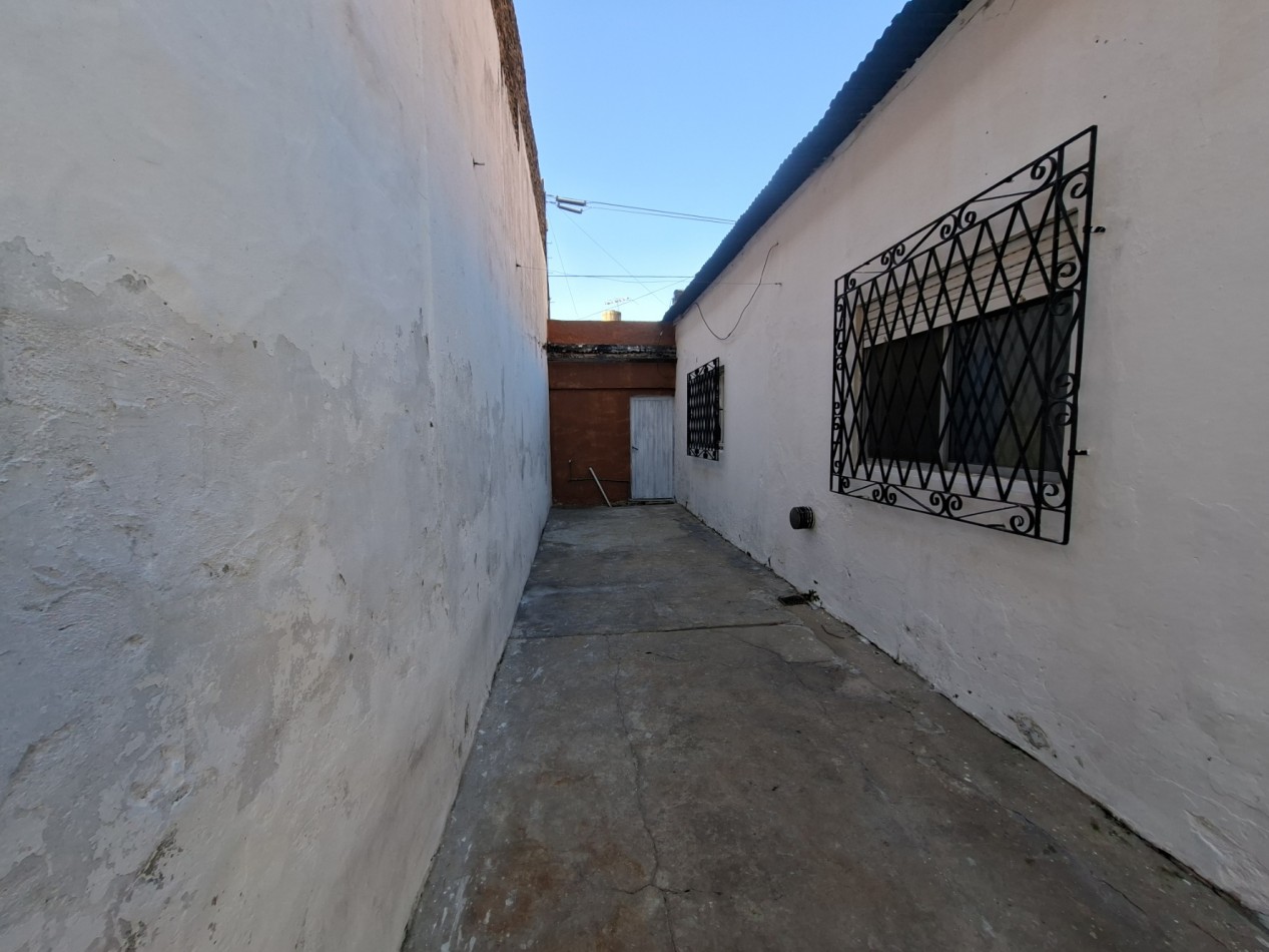 CASA DE 3 AMBIENTES EN VENTA - IDEAL PARA REFACCIONAR