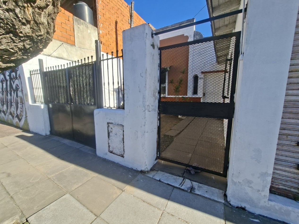 CASA DE 3 AMBIENTES EN VENTA - IDEAL PARA REFACCIONAR