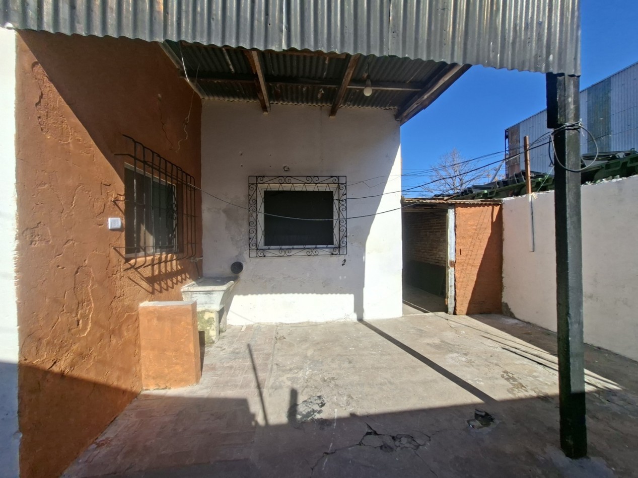 CASA DE 3 AMBIENTES EN VENTA - IDEAL PARA REFACCIONAR