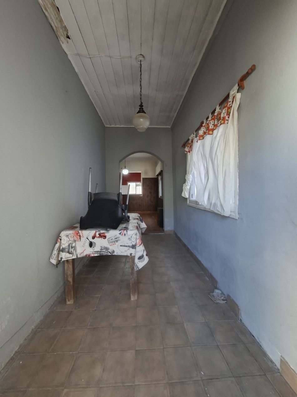 CASA DE 3 AMBIENTES EN VENTA - IDEAL PARA REFACCIONAR
