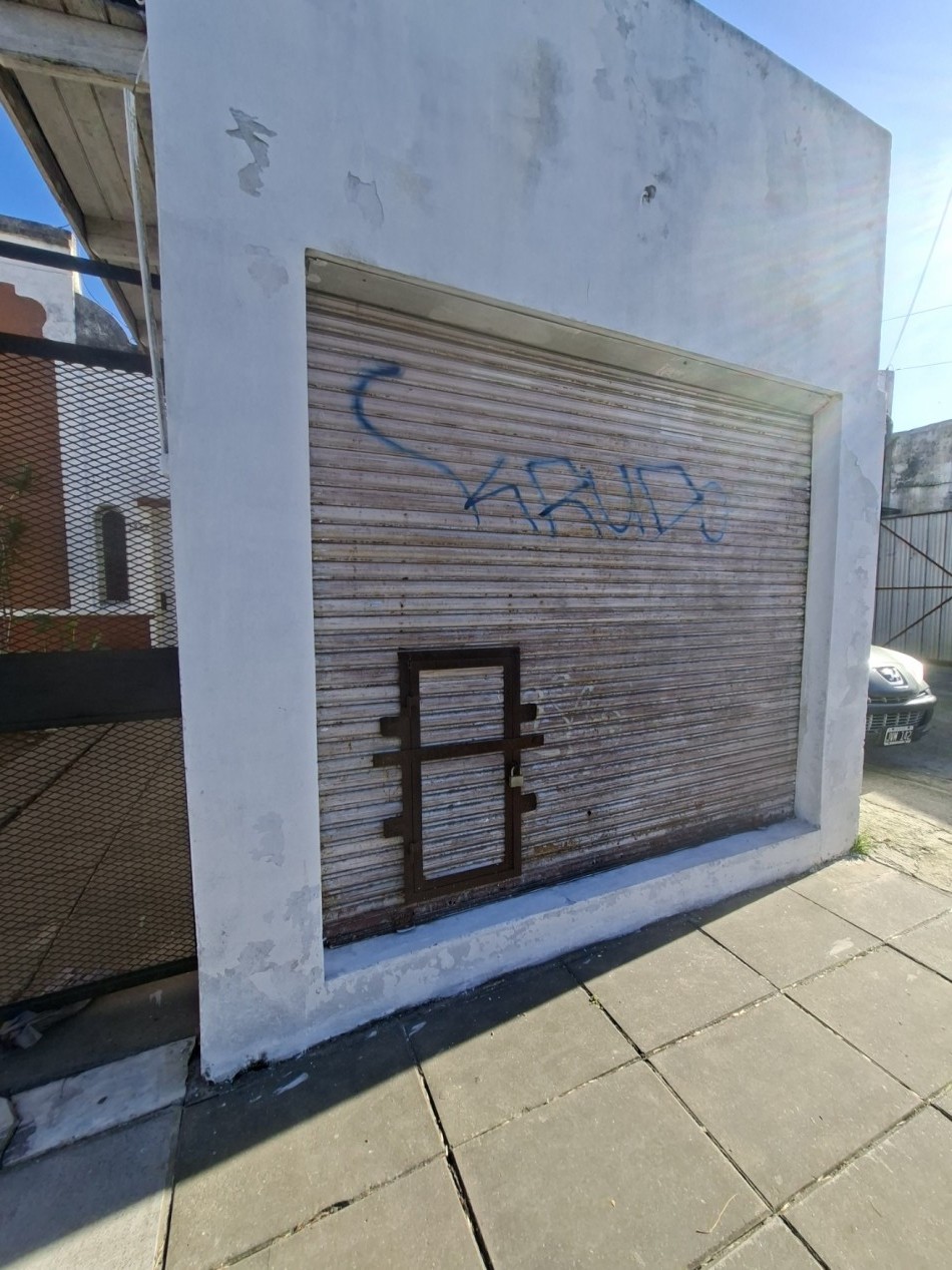 CASA DE 3 AMBIENTES EN VENTA - IDEAL PARA REFACCIONAR