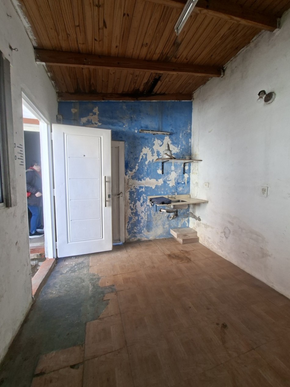 CASA DE 3 AMBIENTES EN VENTA - IDEAL PARA REFACCIONAR