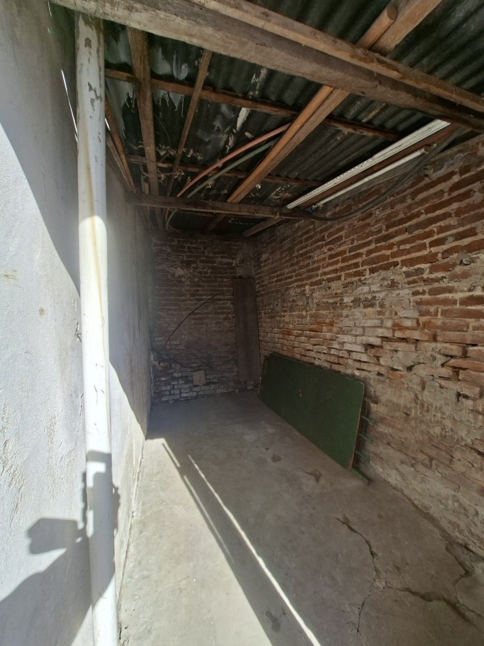 CASA DE 3 AMBIENTES EN VENTA - IDEAL PARA REFACCIONAR